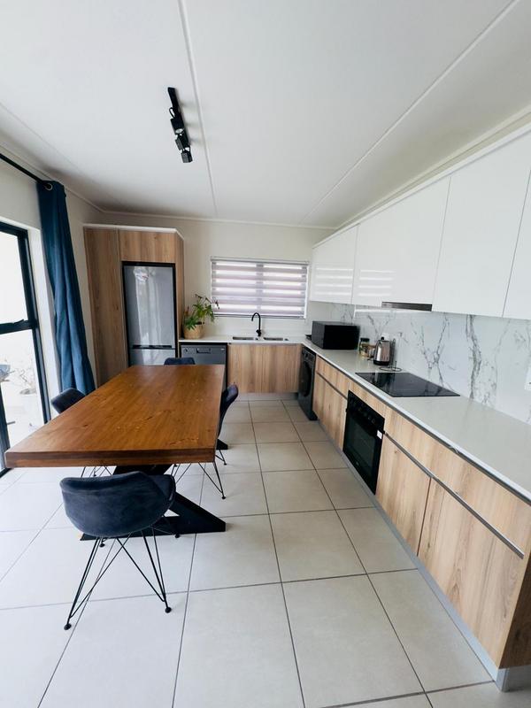 To Let 3 Bedroom Property for Rent in Sunningdale Western Cape